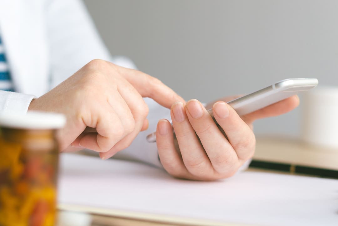 Yrityslainan sähköinen allekirjoitus ja hakeminen älypuhelimella