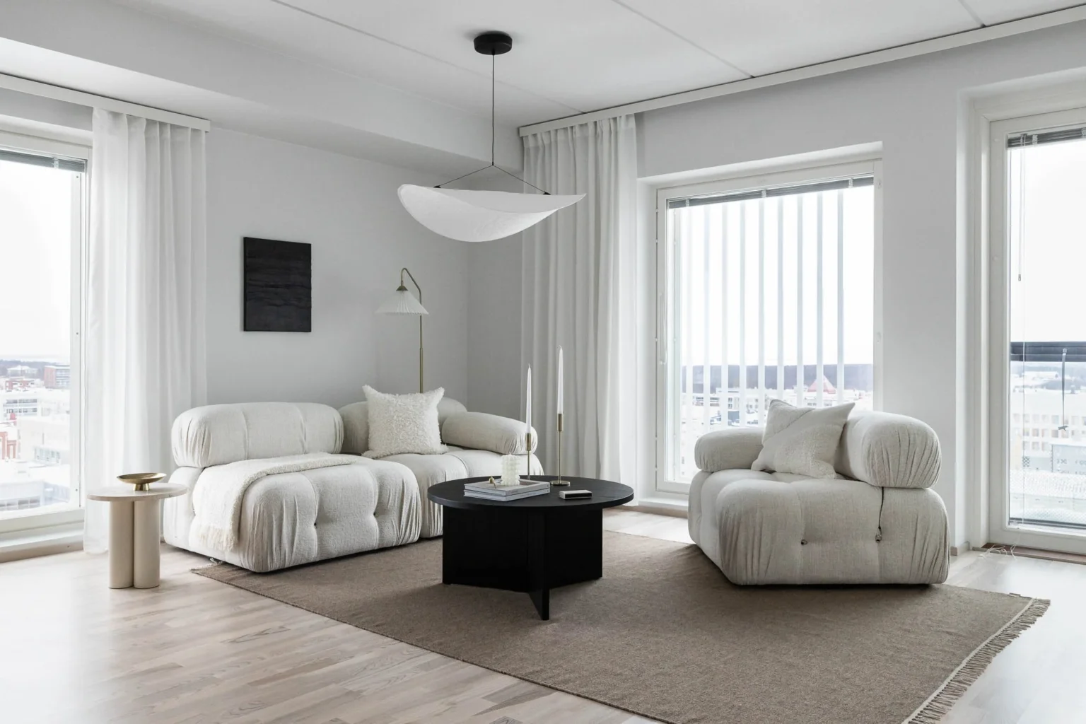 Talvinen maisema ja sähkölinjat - mikä sähkösopimus kannattaa nyt talvella 2026