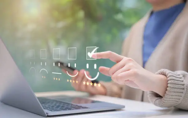 Paljonko maksetuista kyselyistä tienaa