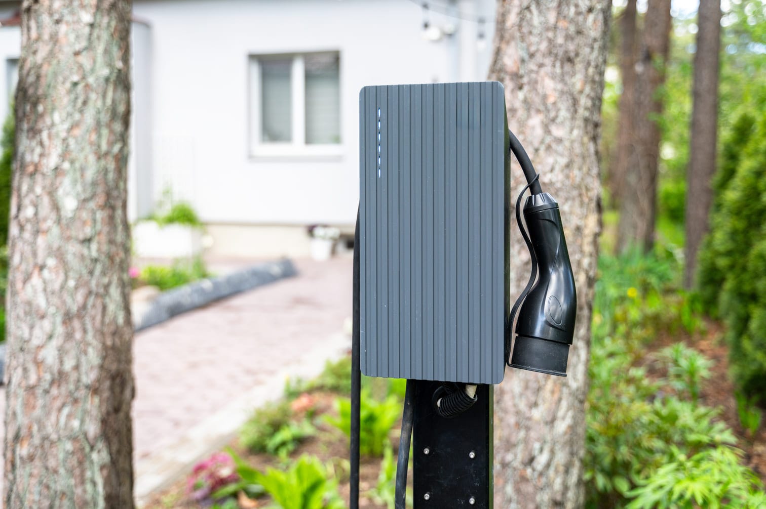 Paras sähköauton laturi kotiin, Seinään asennettu kiinteä Type 2 sähköauton laturi eli Wallbox