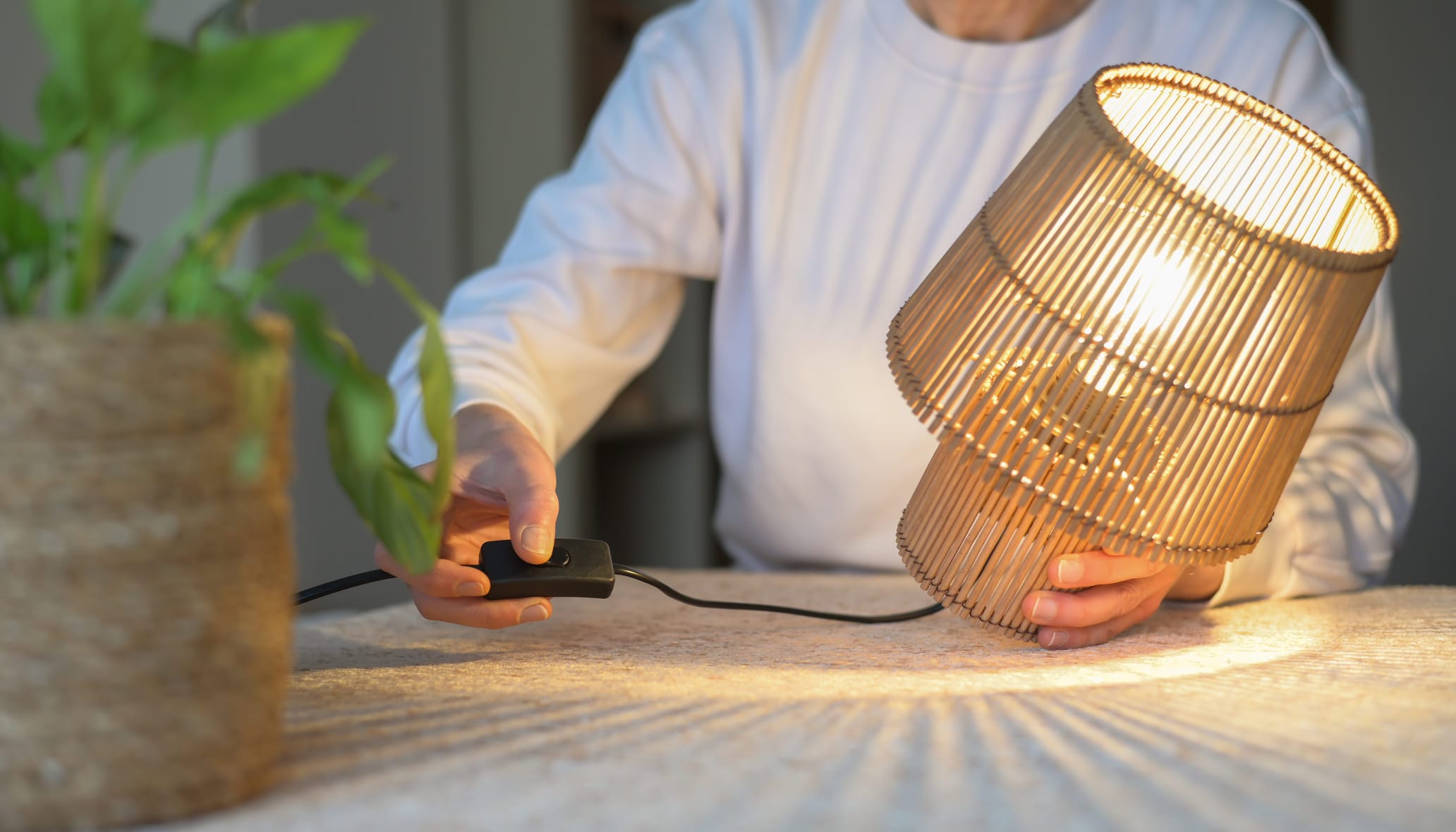 24 kk määräaikainen sähkösopimus – Vertailu & Halvin Hinta (2026) 3 Valon sytyttäminen - 24 kk sopimus takaa vakaan sähkön hinnan